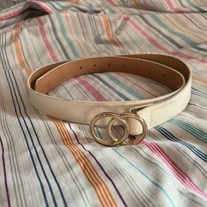 romwe white belt with gold buckle